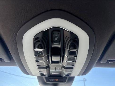 Used 2020 Porsche Macan image 27