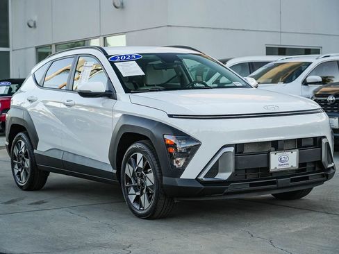 Used 2025 Hyundai Kona SEL FWD image 6