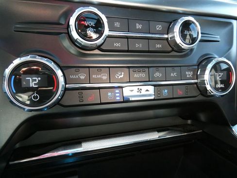 Used 2021 Ford F150 Lariat AWD/4WD image 32