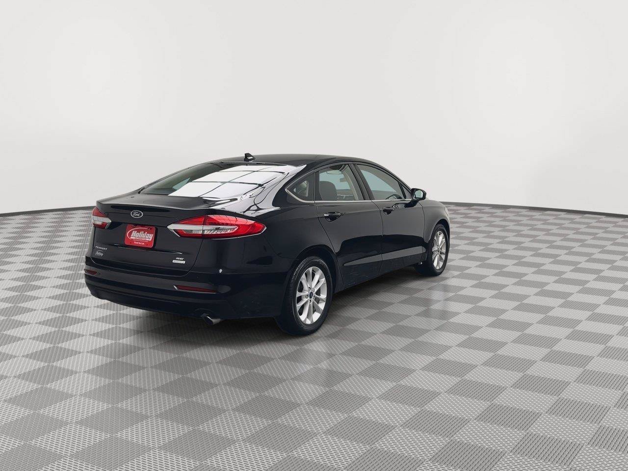 Used 2020 Ford Fusion SE FWD image 34