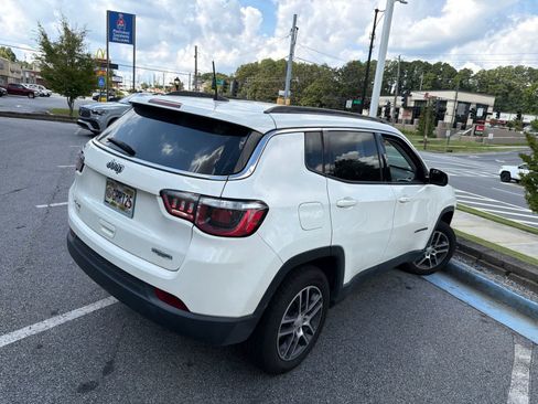 Used 2018 Jeep Compass Latitude w/ Popular Equipment Group AWD/4WD image 4