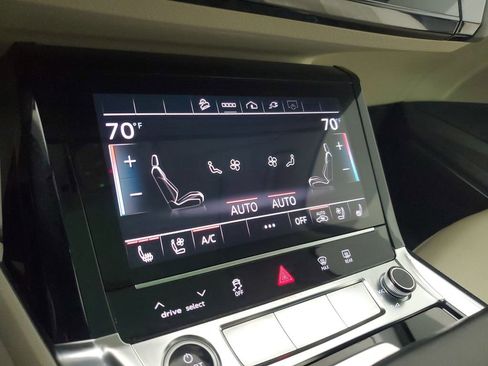 Used 2022 Audi e-tron Premium Plus w/ Premium Plus Package image 30