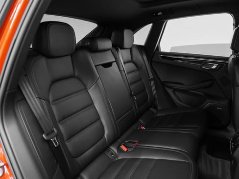 Certified 2025 Porsche Macan image 23