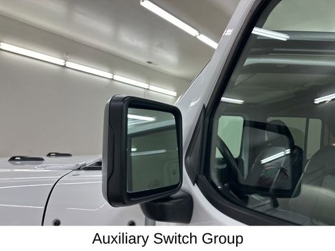 Used 2020 Jeep Gladiator Overland image 18