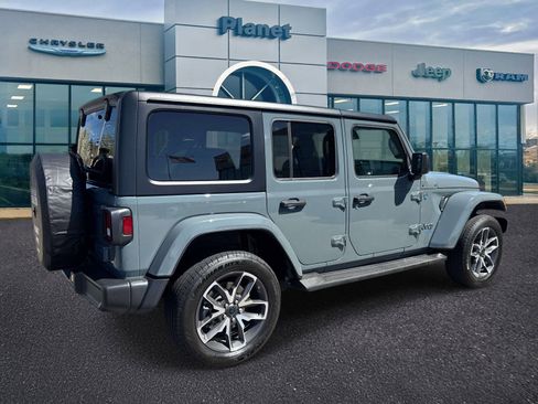 Used 2024 Jeep Wrangler Unlimited w/ Convenience Group AWD/4WD image 2