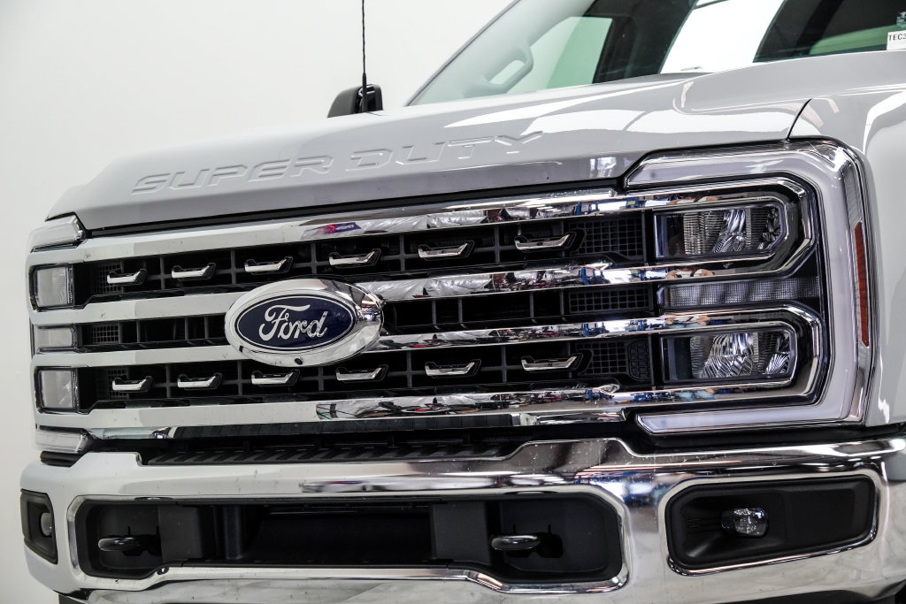 Used 2026 Ford F250 Lariat AWD/4WD image 2