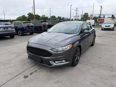 Used 2018 Ford Fusion SE w/ Equipment Group 201A FWD image 7