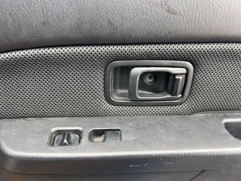 Used 2001 Nissan Frontier SE image 24