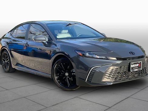 Used 2026 Toyota Camry SE FWD image 3