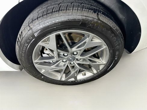 Used 2025 Genesis GV70 2.5T AWD/4WD image 11
