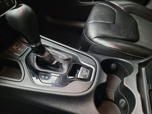 Used 2020 Jeep Cherokee Latitude Plus image 26