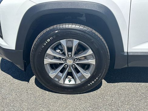 Certified 2025 Chevrolet Equinox LT FWD image 11