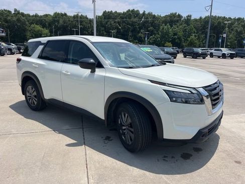 Used 2024 Nissan Pathfinder S FWD image 8