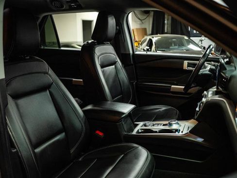 Used 2023 Ford Explorer XLT w/ Equipment Group 202A image 16