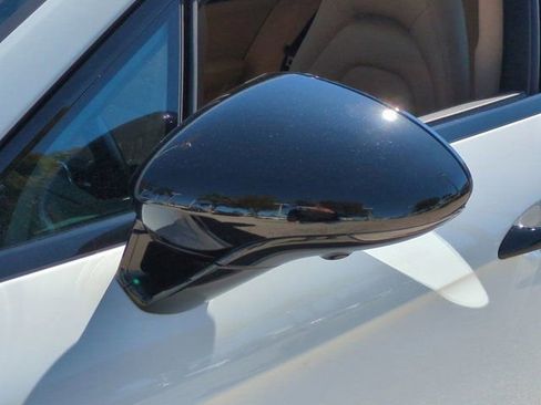 Used 2022 Porsche Panamera image 11