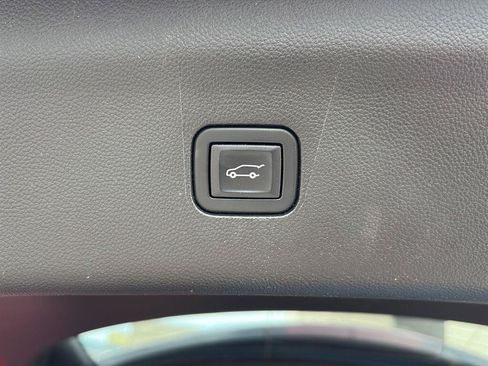 Used 2021 Buick Enclave Essence AWD/4WD image 23