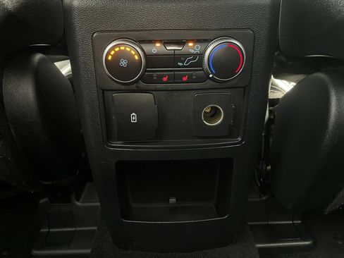 Used 2020 Ford Explorer XLT w/ Equipment Group 202A AWD/4WD image 17