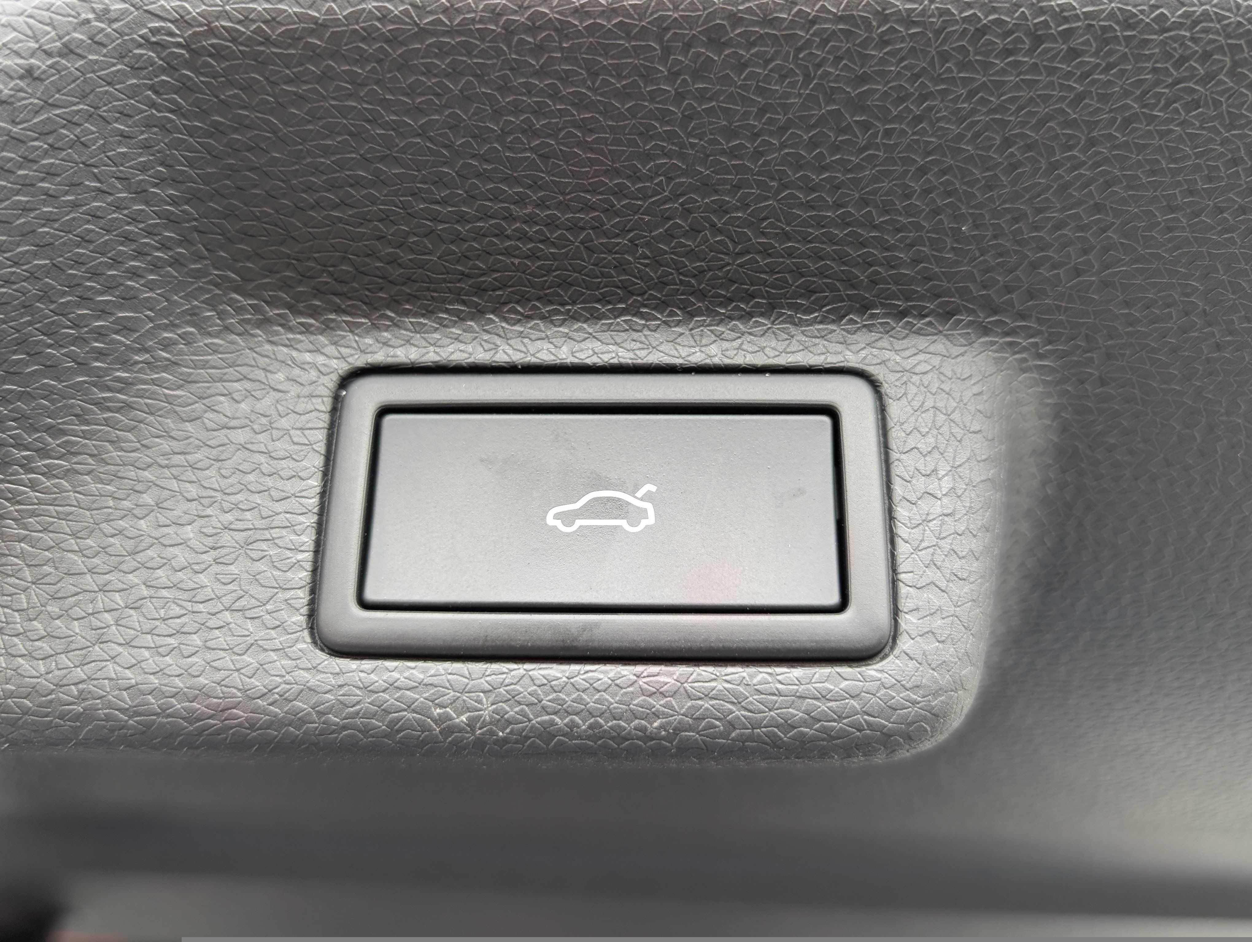 Used 2025 Volkswagen ID. Buzz Pro S Plus w/ Cupholders Package AWD/4WD image 14