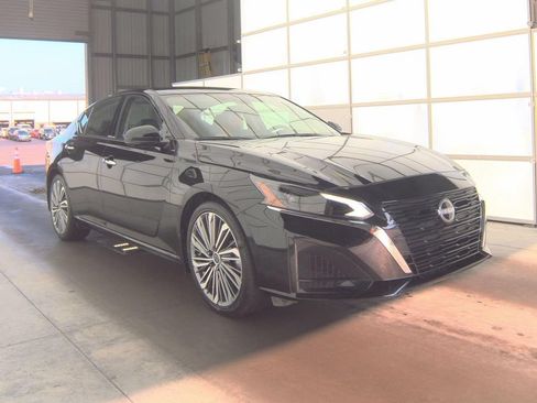 Used 2025 Nissan Altima 2.5 SL FWD image 2