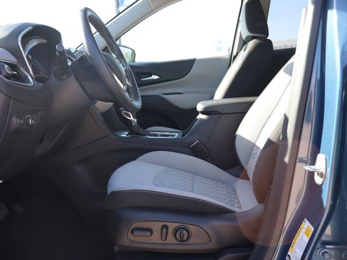 Used 2024 Chevrolet Equinox LT FWD image 9