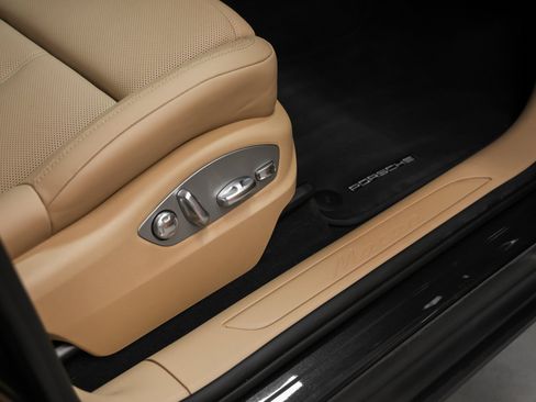 Used 2025 Porsche Macan image 17