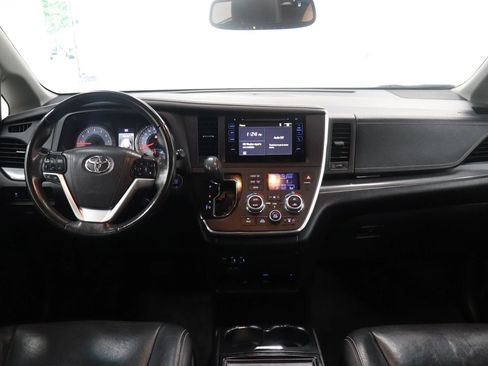 Used 2017 Toyota Sienna SE Premium FWD image 26