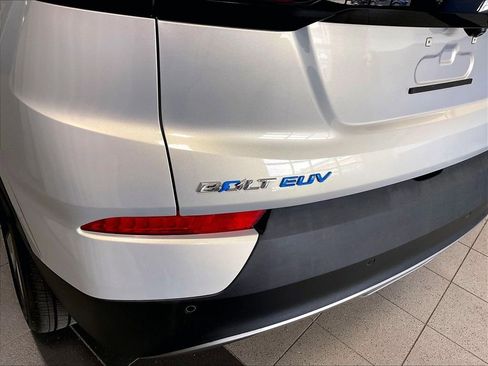 Used 2023 Chevrolet Bolt EUV LT w/ Convenience Package FWD image 27