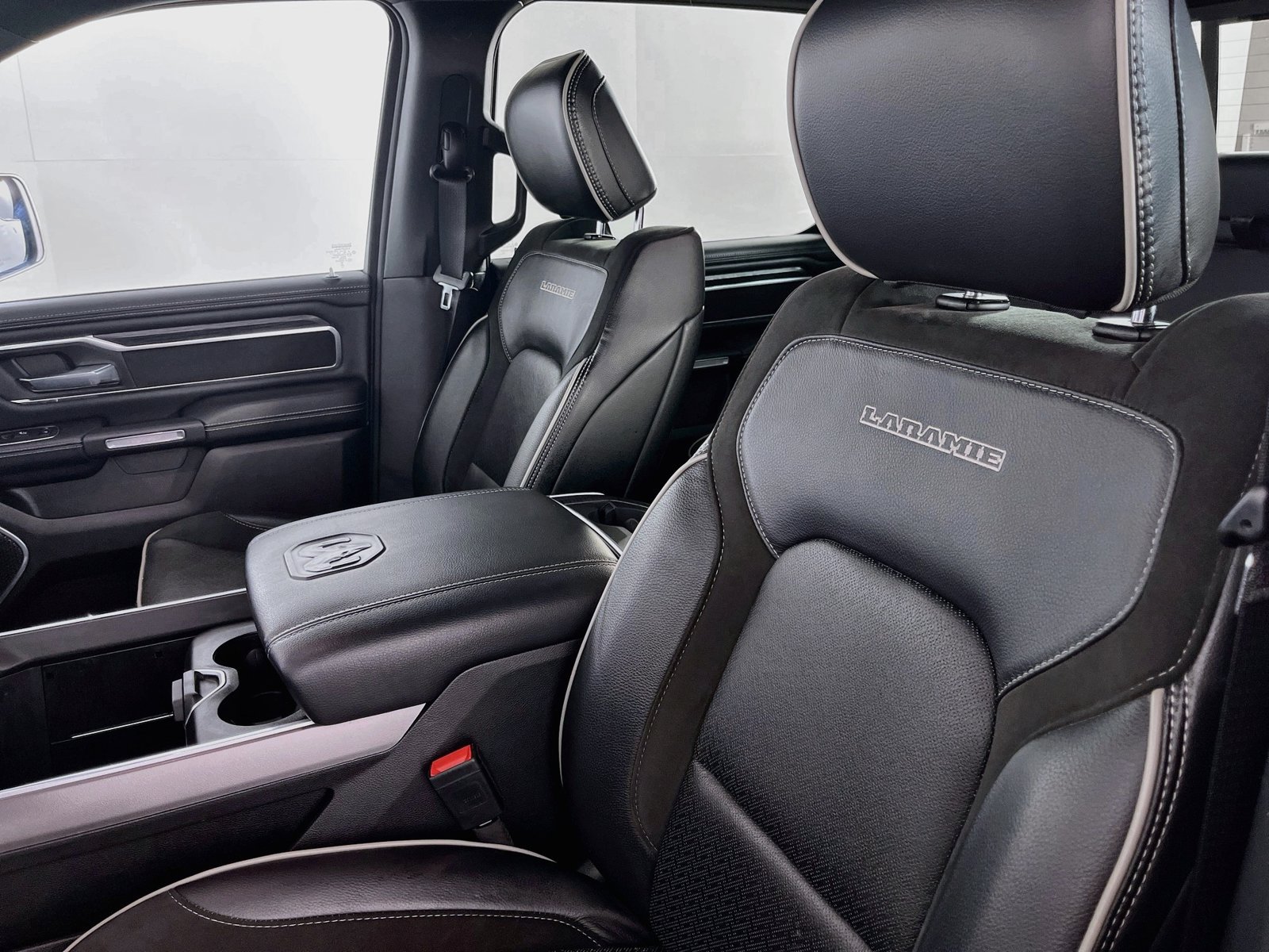 Used 2023 RAM 1500 Laramie AWD/4WD image 29