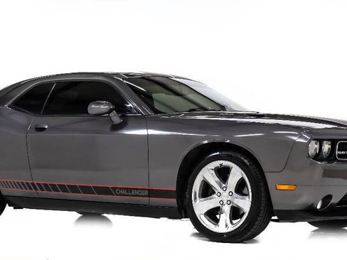 Used 2013 Dodge Challenger R/T image 1
