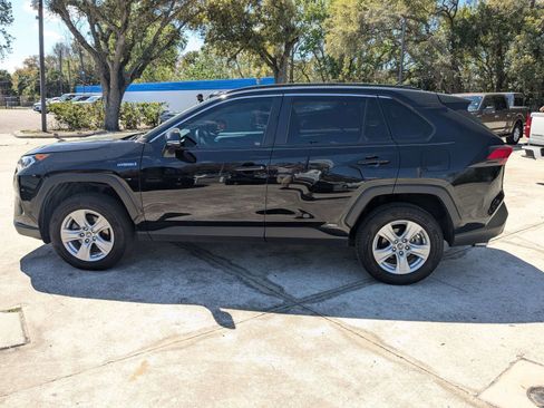 Used 2019 Toyota RAV4 XLE w/ Convenience Package image 7