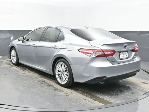 Used 2019 Toyota Camry XLE image 6