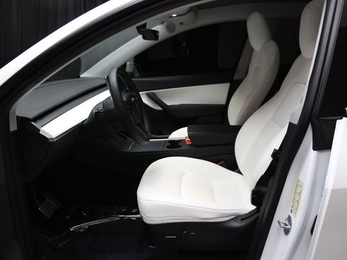 Used 2022 Tesla Model Y Performance image 29