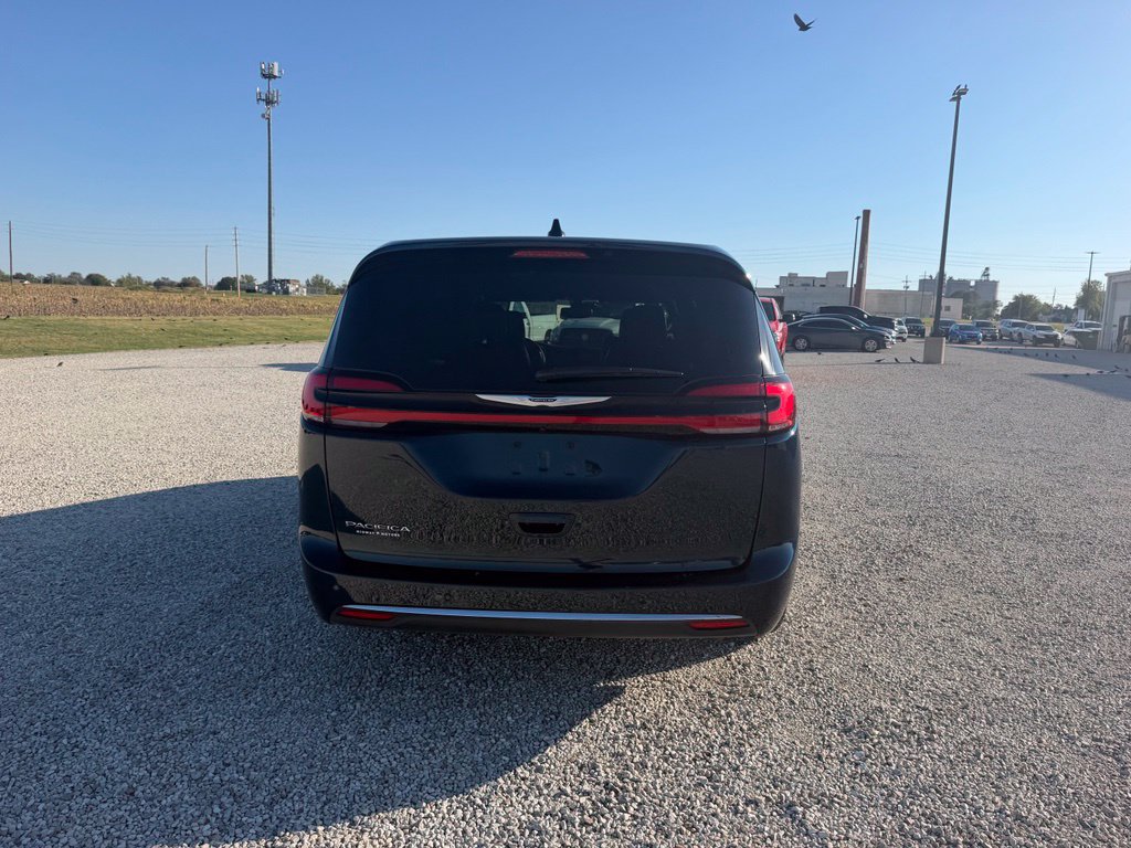 Used 2025 Chrysler Pacifica Select FWD image 4