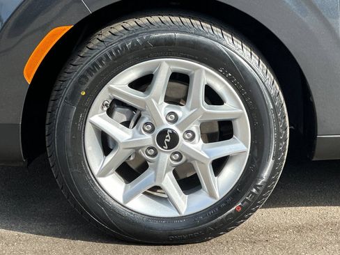 Used 2025 Kia Soul LX w/ LX Technology Package FWD image 25