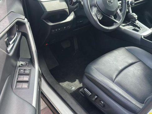 Certified 2022 Toyota RAV4 XLE Premium AWD/4WD image 9