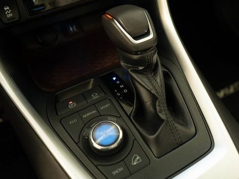 Used 2019 Toyota RAV4 Limited image 28