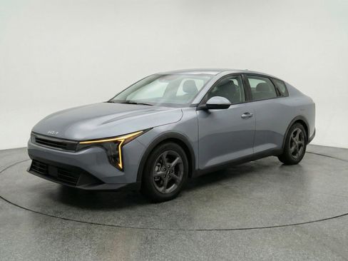 Used 2025 Kia K4 FWD image 3