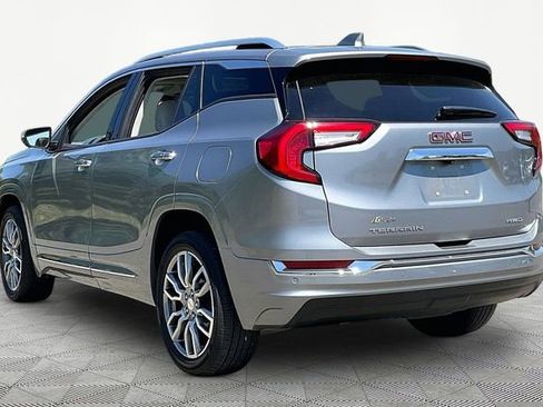 Used 2024 GMC Terrain Denali w/ Denali Premium Package AWD/4WD image 4