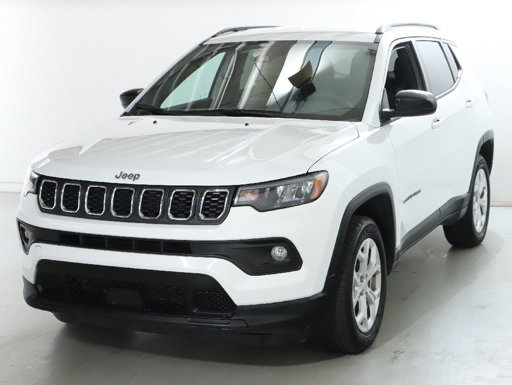 Used 2024 Jeep Compass Latitude AWD/4WD image 5