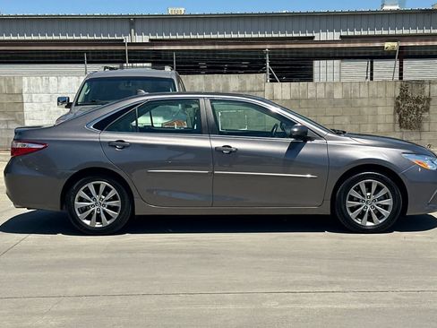 Used 2017 Toyota Camry XLE w/ Moonroof Package FWD image 9
