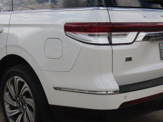 Used 2023 Lincoln Navigator Reserve AWD/4WD image 12