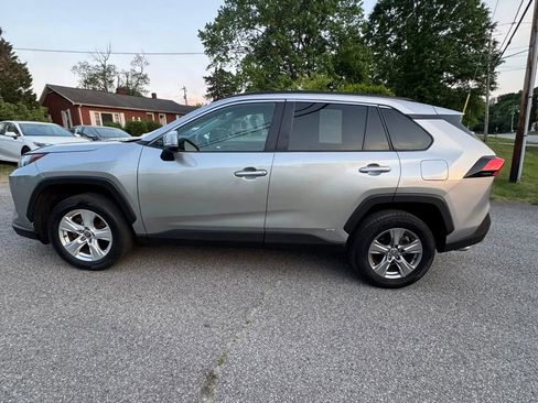 Used 2022 Toyota RAV4 XLE AWD/4WD image 8