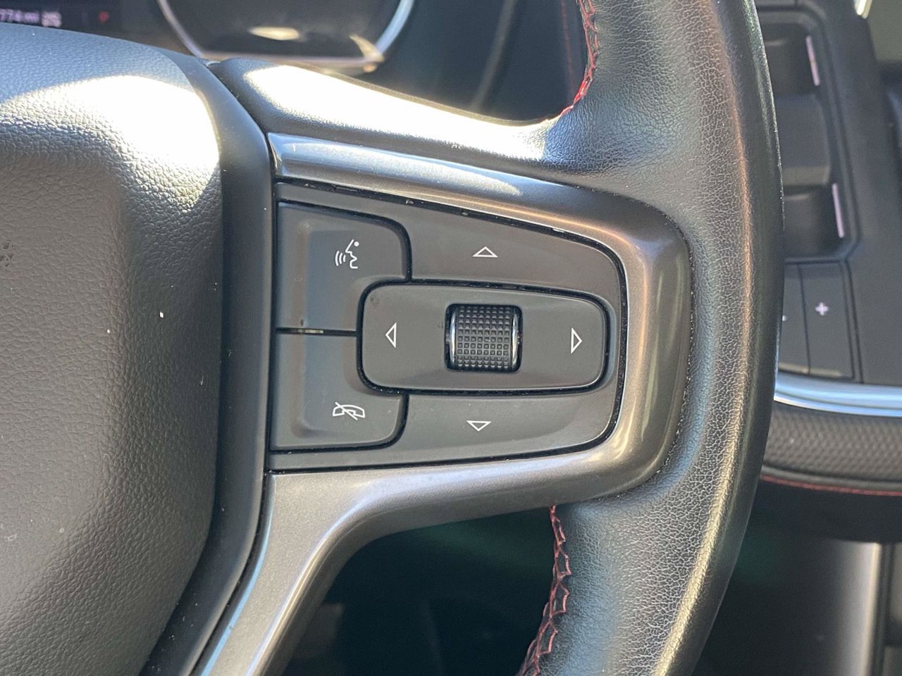 Used 2021 Chevrolet Suburban RST AWD/4WD image 34