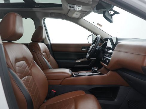 Used 2022 Nissan Pathfinder Platinum w/ Cargo Package image 12