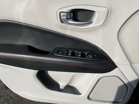 Used 2018 Jeep Compass Limited w/ Navigation Group image 34