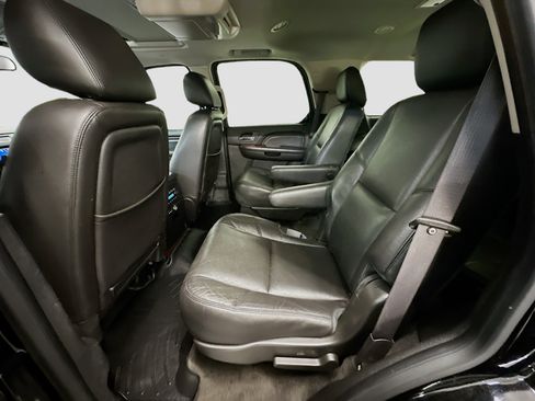 Used 2012 Cadillac Escalade Premium image 29