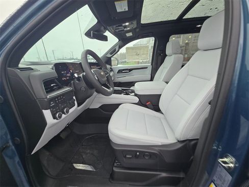 New 2025 Chevrolet Suburban Premier w/ Sun And Tow Package image 17