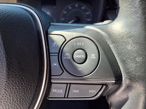 Used 2023 Toyota Corolla Cross LE image 9