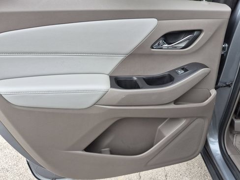 Used 2018 Chevrolet Traverse LT FWD image 25