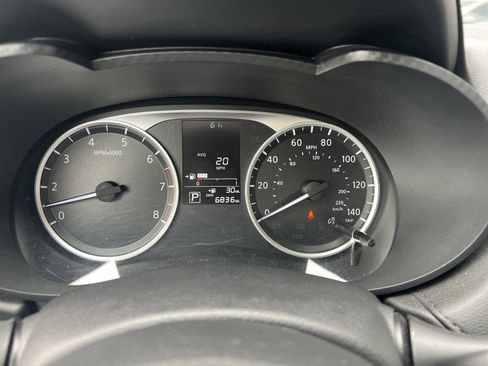 Used 2024 Nissan Versa S w/ Trunk Package image 18